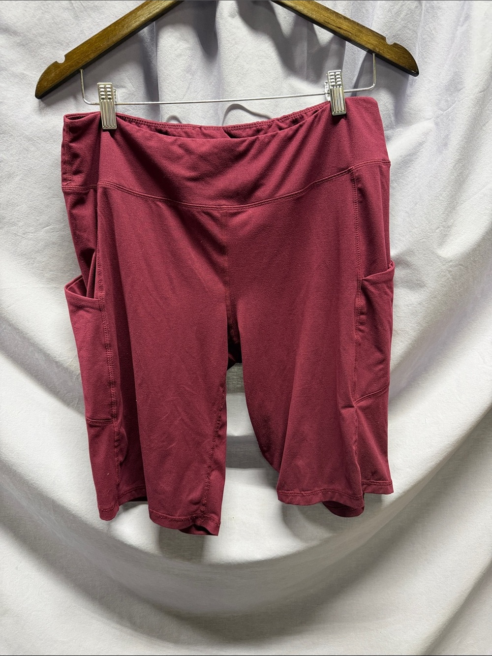 High-Rise Pocket Bike Shorts in Wine